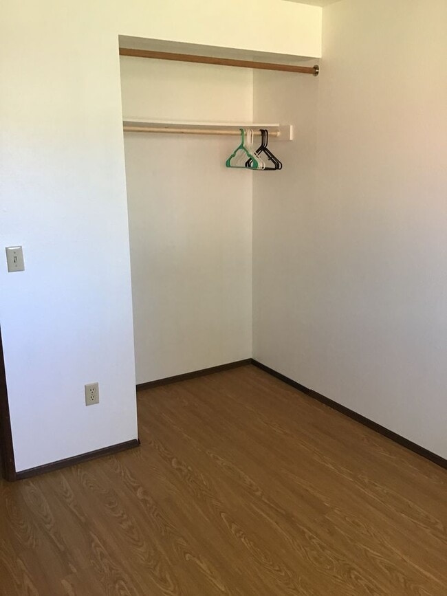 Building Photo - Large 2 bed 1 Bath
