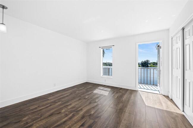 Building Photo - 1100 Crystal Lake Dr