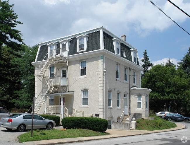 Building Photo - 1012 East Lancaster Avenue