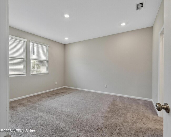 Building Photo - 14757 Cashew Ave