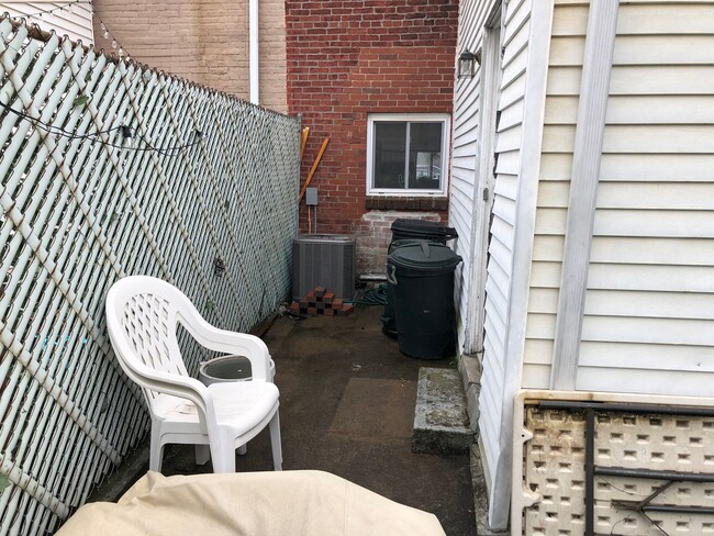 Building Photo - 102 s 126th