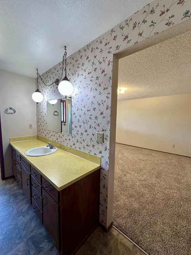 Building Photo - 970 S 55th Pl
