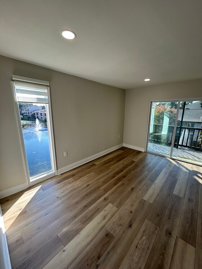 Building Photo - 3848 N Lake Dr