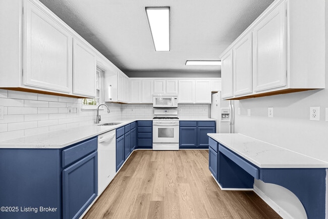 Building Photo - 11001 Bay Run Dr