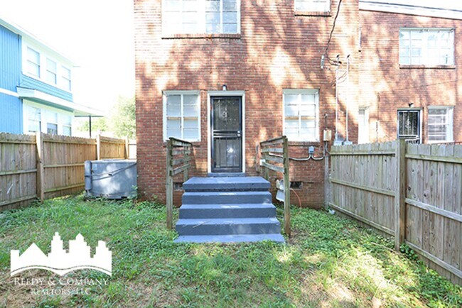 Building Photo - 1078 N Evergreen St