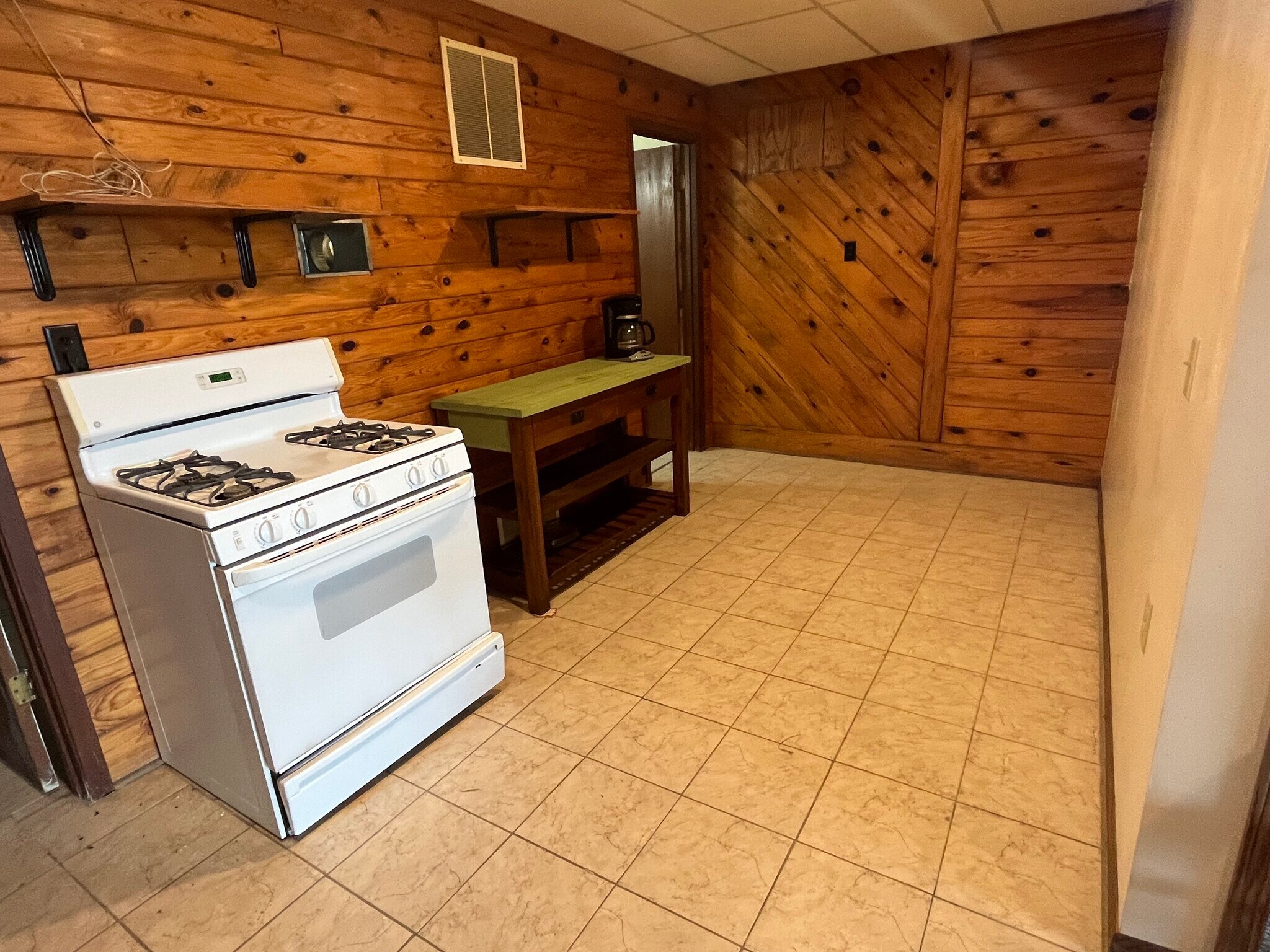 Building Photo - 409 Meadow Dr