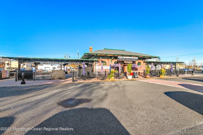 Building Photo - 1211 Ocean Ave N