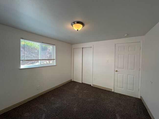 Building Photo - 2 Bedroom 1 Bathroom Westminster Condo