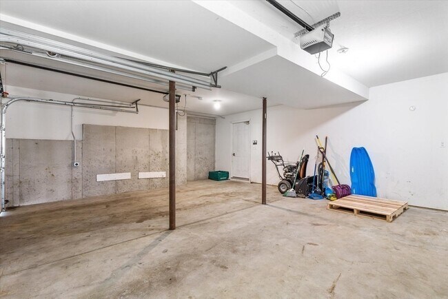 Building Photo - 19 Benjamin Ln