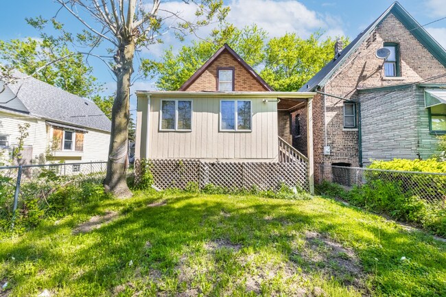 Building Photo - 235 W 110th St