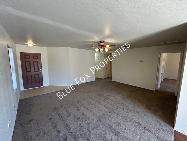 Building Photo - 2021 W Menzel Dr