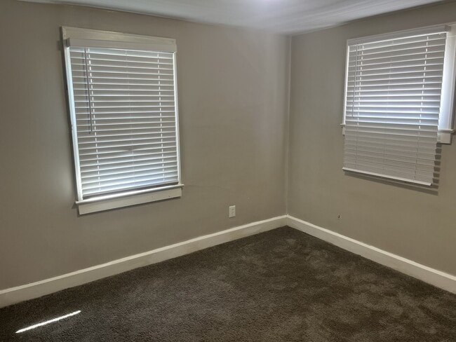 Building Photo - 370 Terrace Dr