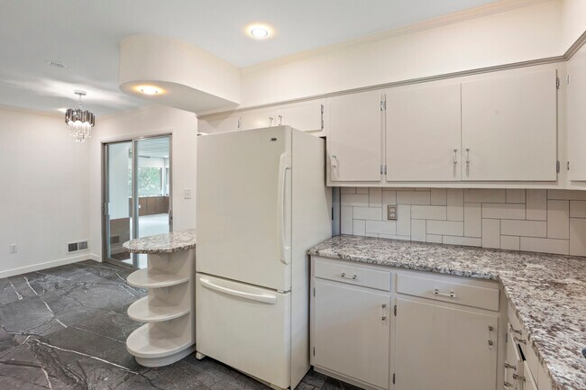 Kitchen - 2663 Charing Rd