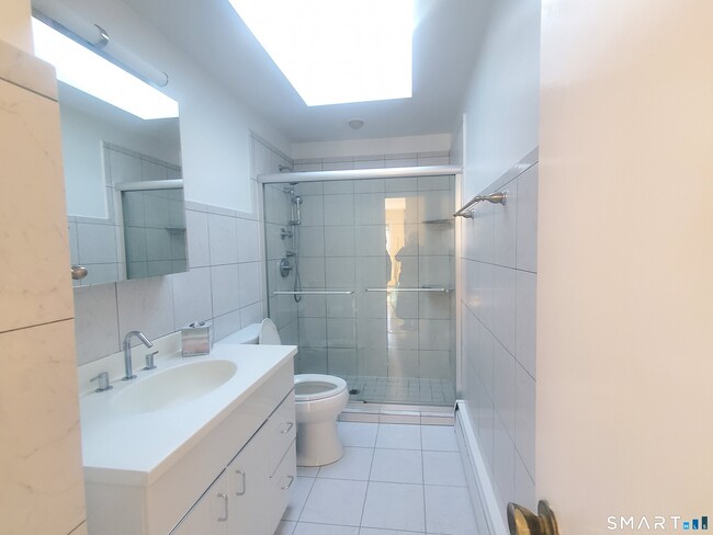 Building Photo - 42 County St