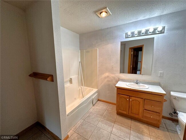 Building Photo - 1279 Pinewood Trail