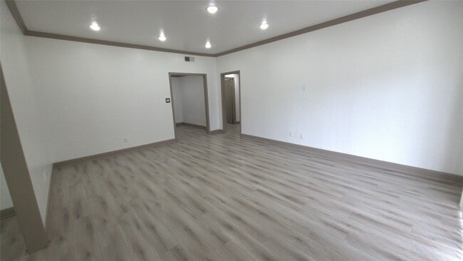 Building Photo - 2400 N Braeswood Blvd