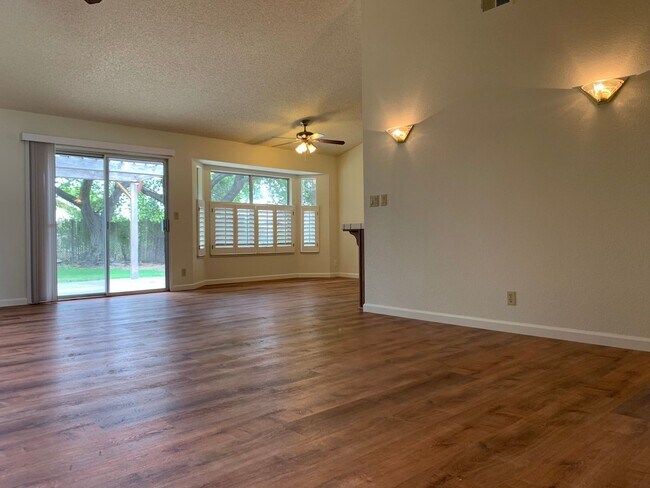 Building Photo - 3 bed 2 bath 2 car garage with mature trees