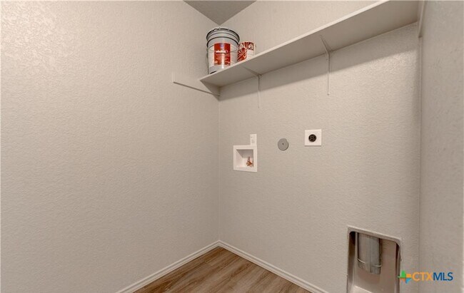Building Photo - 601 Lost Trl