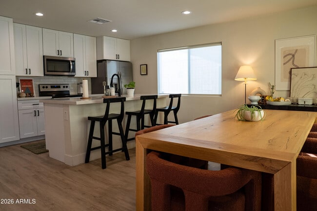 Building Photo - 8701 E Chaparral Rd