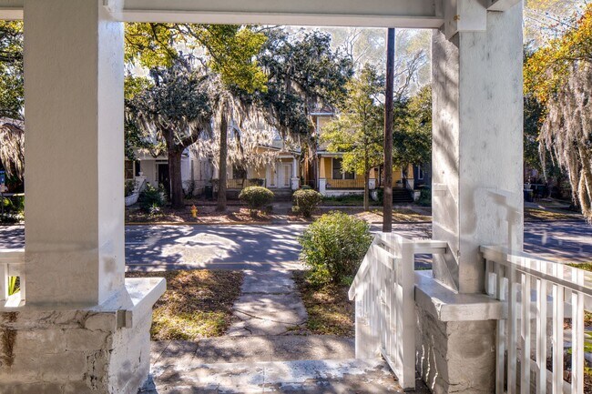 Building Photo - 2 Bed, 2 Bath Available Now!