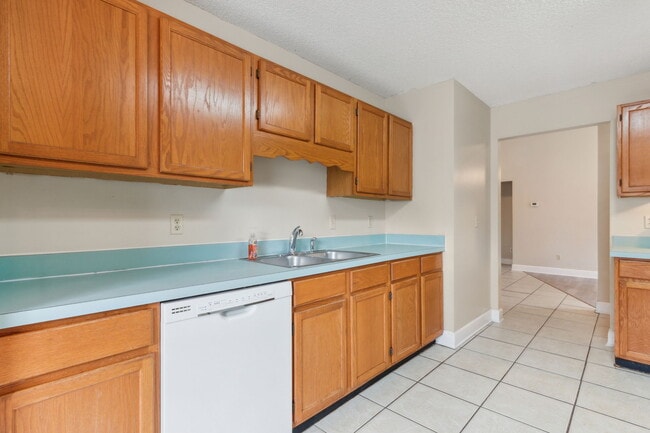 Building Photo - 8471-8473 3 Creeks Blvd