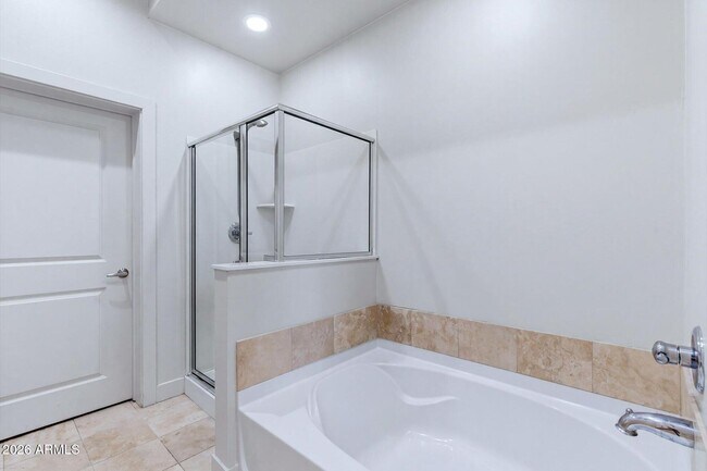 Building Photo - 945 E Playa Del Norte Dr