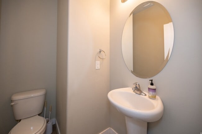 Building Photo - 4088 E Oakland Hills Dr