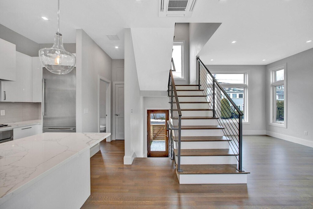 Building Photo - 297 Concord Ave