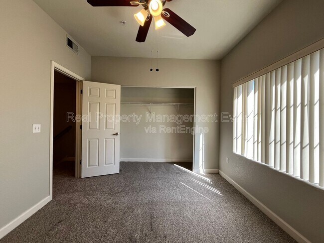 Building Photo - 4455 E Paradise Vlg Pkwy S