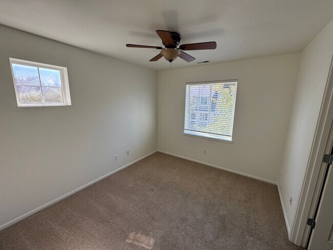 Building Photo - Gorgeous 3 bedroom 3 bathroom home in Mill Creek AVAILABLE NOW