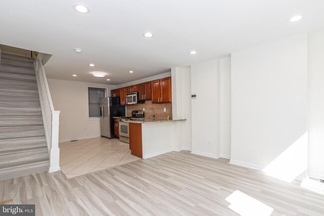 Building Photo - 2711 Oakford St
