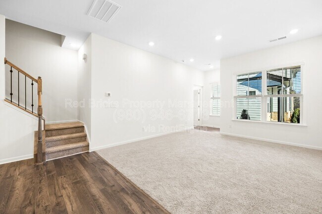 Building Photo - 5720 Rivulet Wy