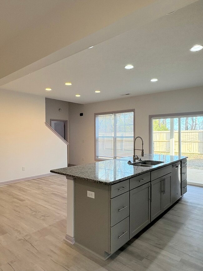 Building Photo - 839 Sweet Bay Ave