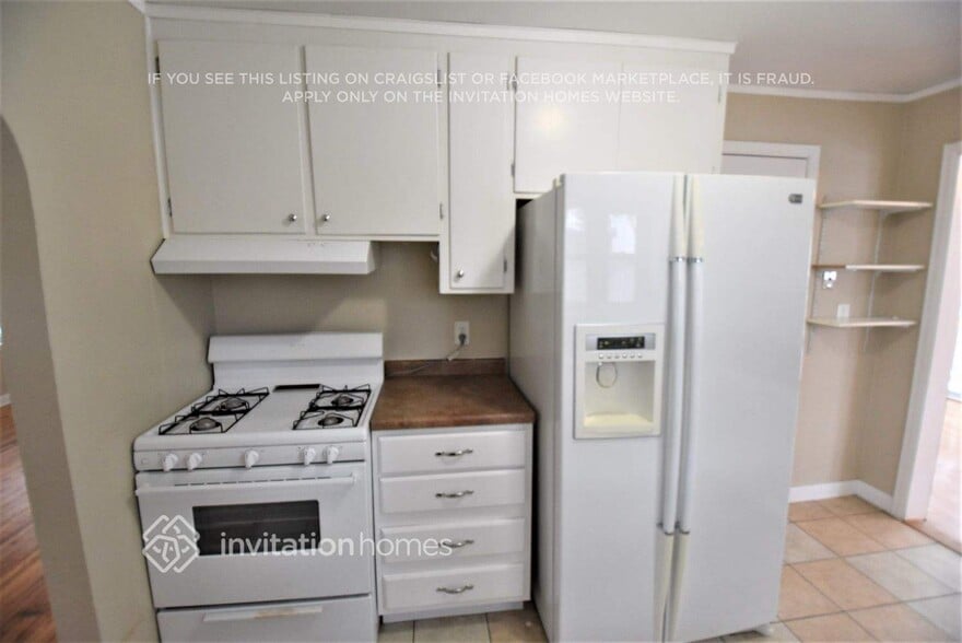 Building Photo - 1612 St Albans St N