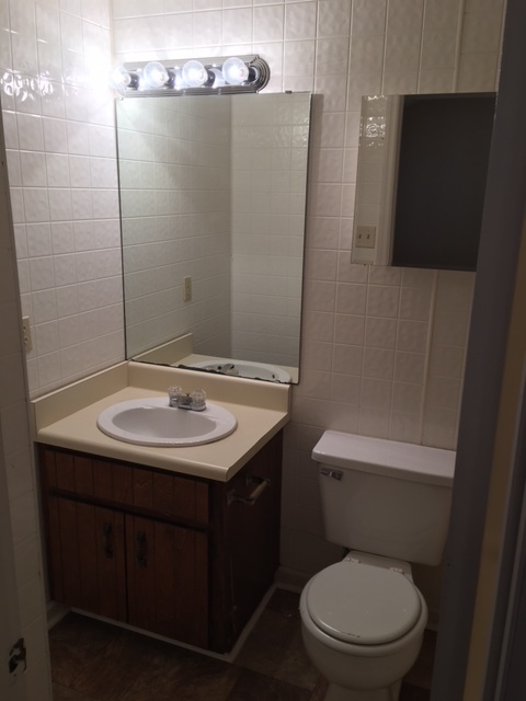 Building Photo - 2 bedroom 2 bath Townhome!