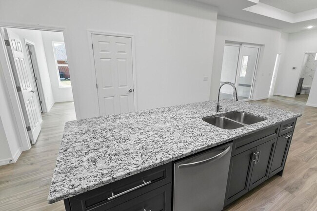 Building Photo - 31 Louvet Ln