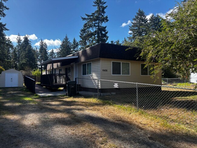Primary Photo - Remodeled 3 bed/ 2 bath with a sperate bon...