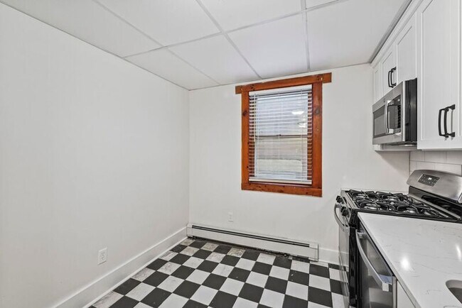 Building Photo - 33 Franklin St