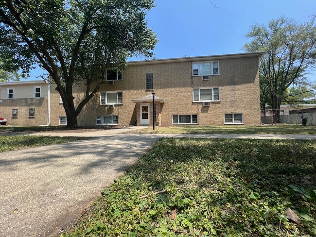 Primary Photo - 1016 E Division St