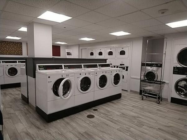 Building Photo - 33 Pond Ave