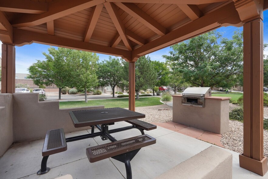 Park with gazebo & grill - 10824 Arguello Trl NE