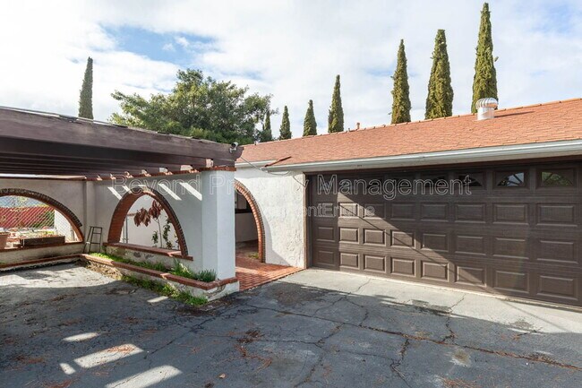 Building Photo - 3725 Orion Dr