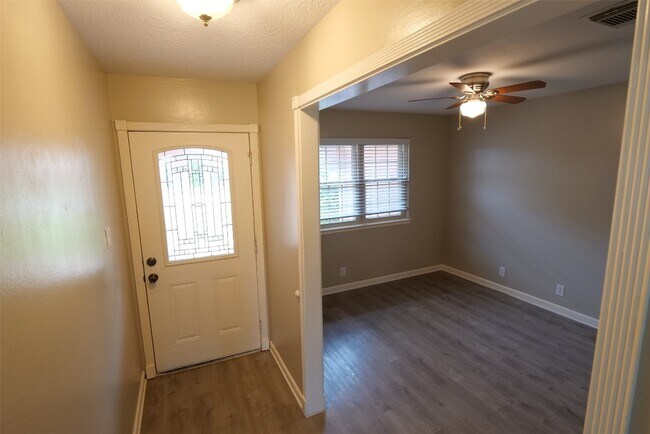 Building Photo - 5331 Inwood Dr