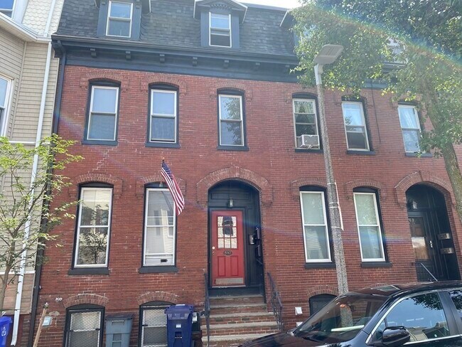 Primary Photo - 597 E 5th St