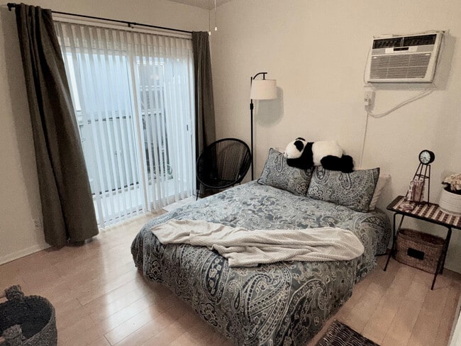 Building Photo - 10519 Chandler Blvd