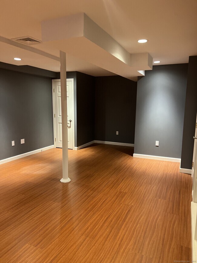 Building Photo - 34 Simsbury Landing
