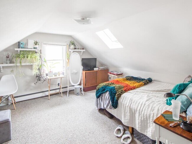 Building Photo - 123 Willow St