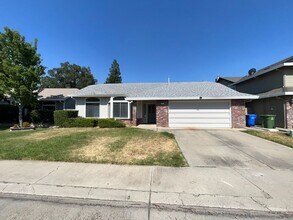 Building Photo - 4BR | 2BA | 1800SF | 2 Car Garage | Availa...