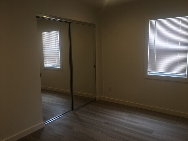 Building Photo - SDS T 1451-1451 1/2 A &amp; B