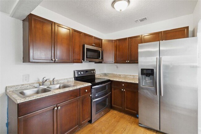 Building Photo - 634 18th St